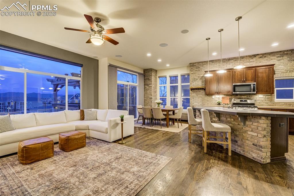 Living and kitchen area - look at the gorgeous touches!