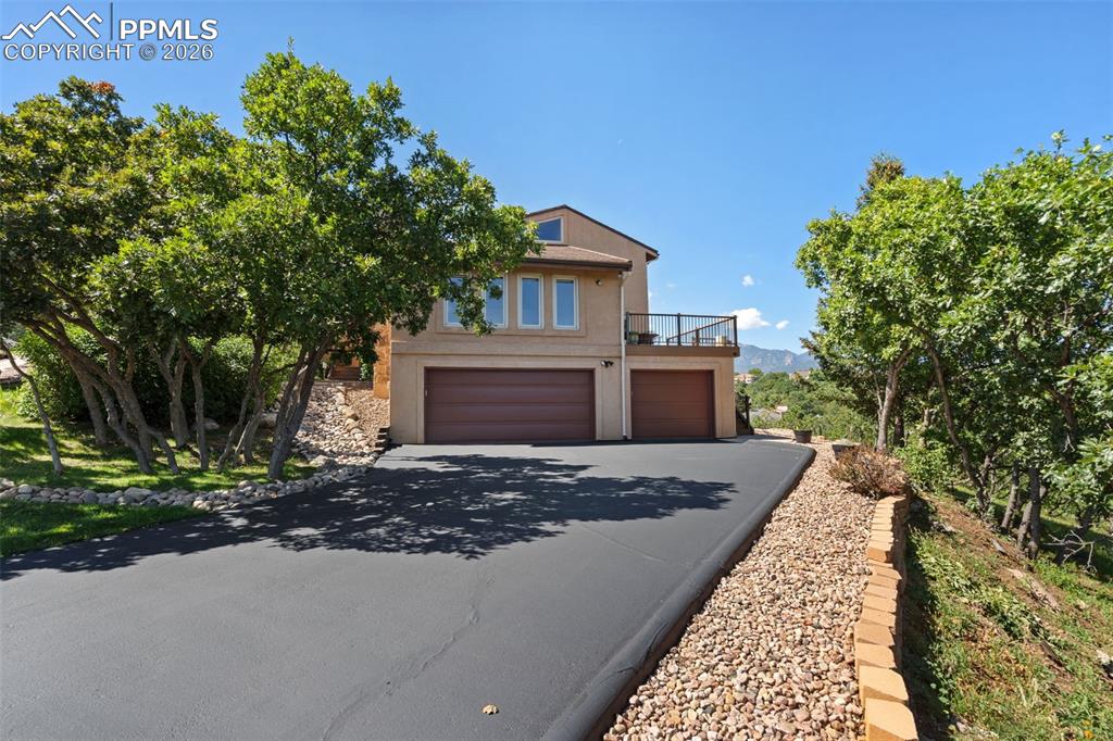 340 Thames Drive photo 3