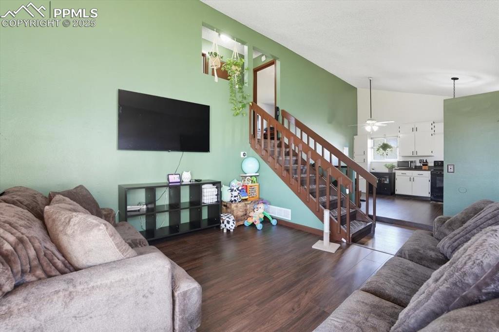 995 Square Dance Lane photo 2