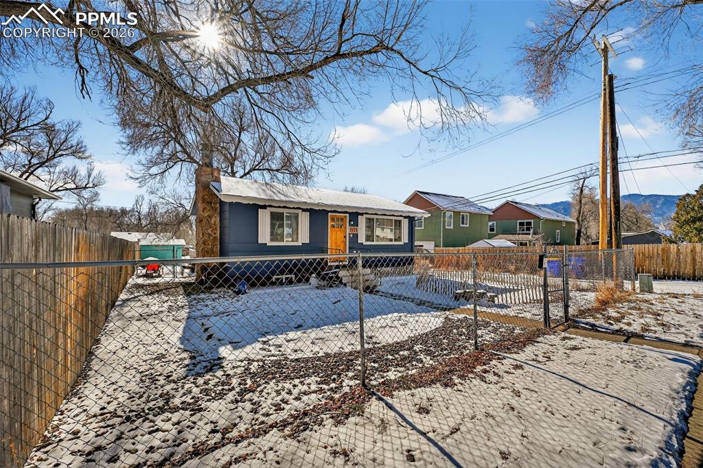 1115 E Rio Grande Street photo 2