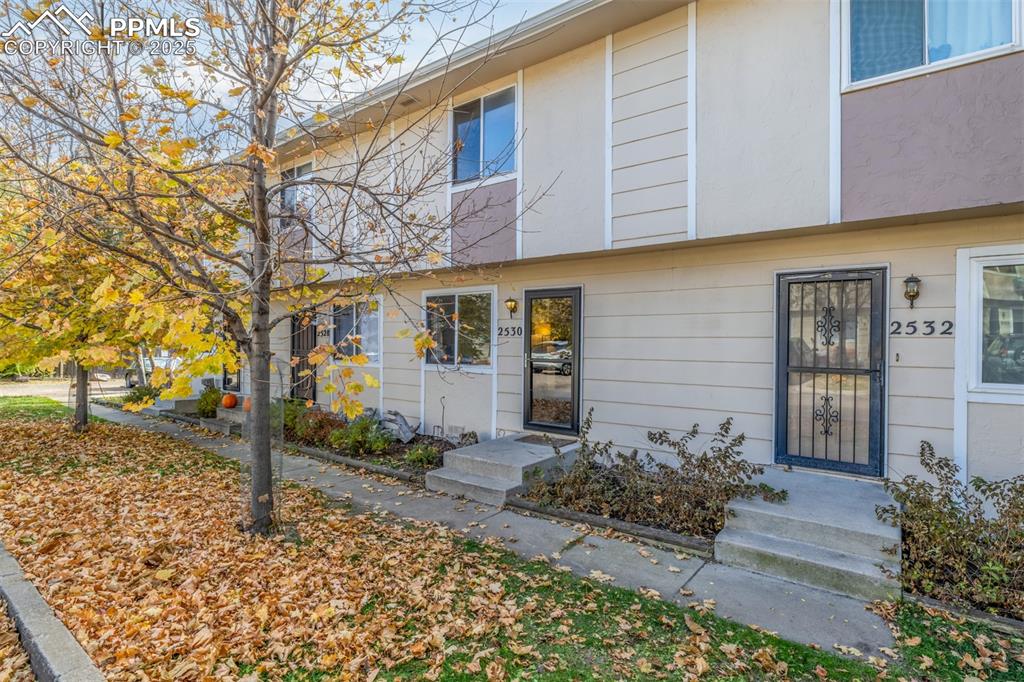 2530 Knob Hill Court photo 3