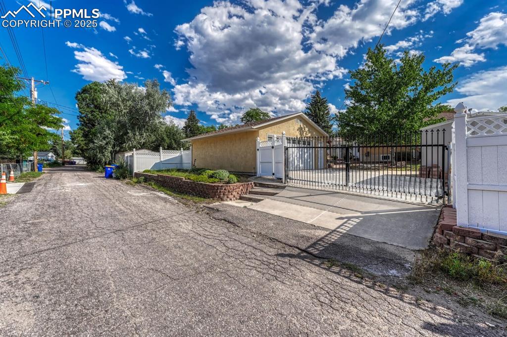 2443 Clarkson Drive photo 2