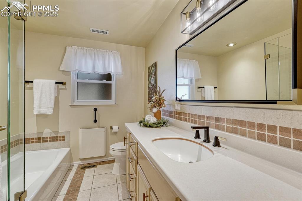 5-piece hall bathroom