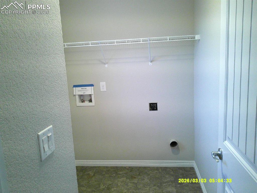 Laundry area with washer hookup, hookup for an electric dryer, and a textured wall