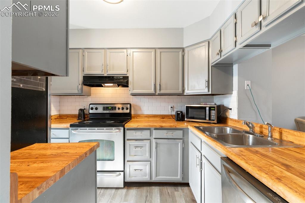 4054 Charleston Drive