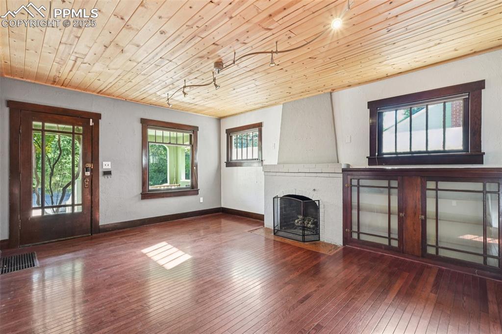 Living room with gas burning fireplace and built ins