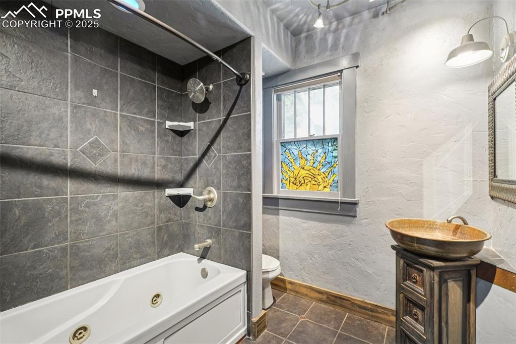 Full bathroom between Primary bedroom and bedroom 2