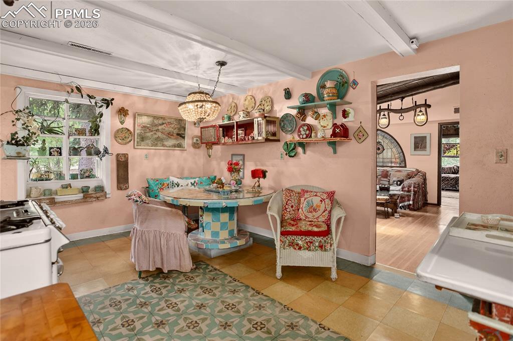 Eat-in dining area & window greenhouse