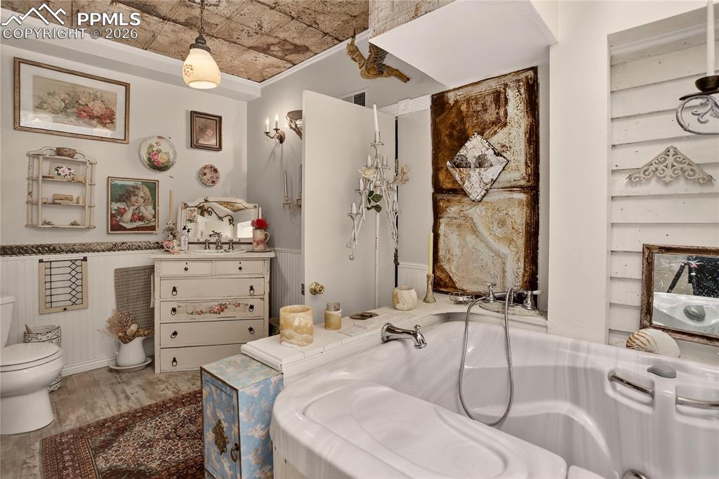 Main bath w/ Sundance Spa