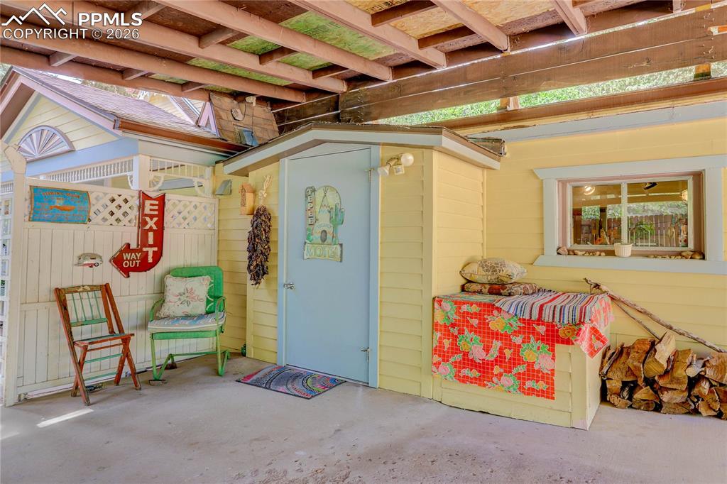 Separate entrance for apartment