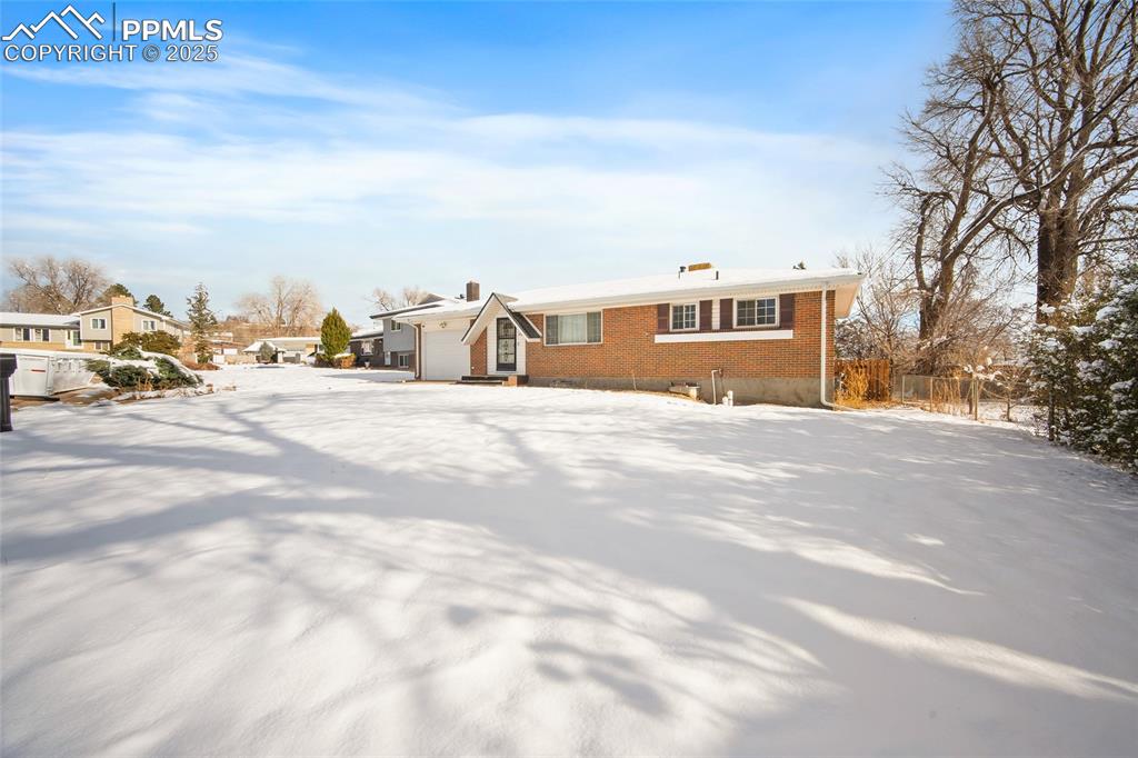 638 Dove Place photo 3