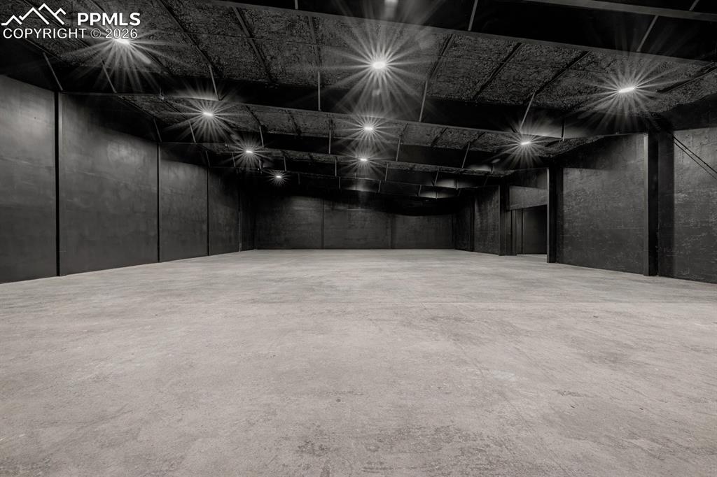 6,180 sq ft heated garage/ warehouse