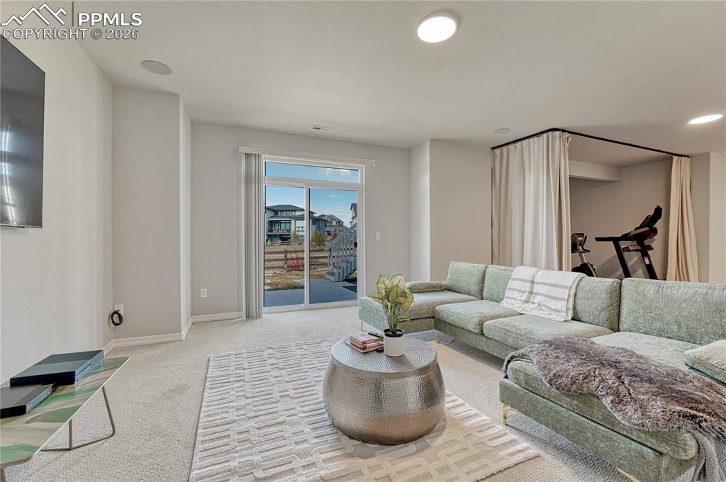 Family room space with walkout in the basement