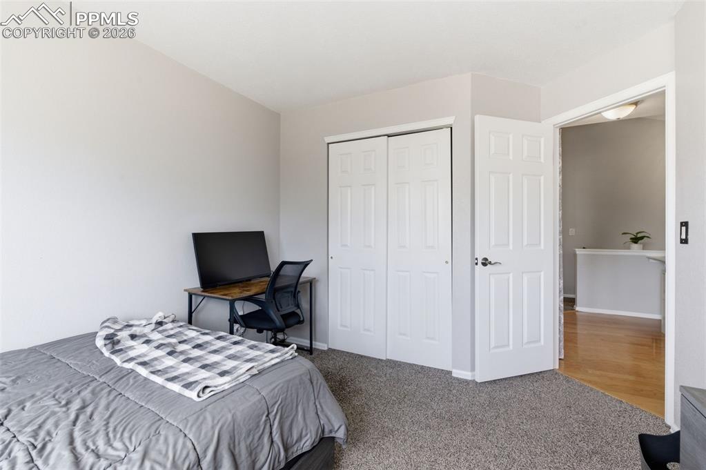 Secondary bedroom w/spacious closet