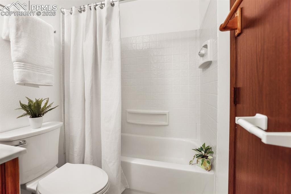Tub/Shower combo in the upper level Full Bathroom.