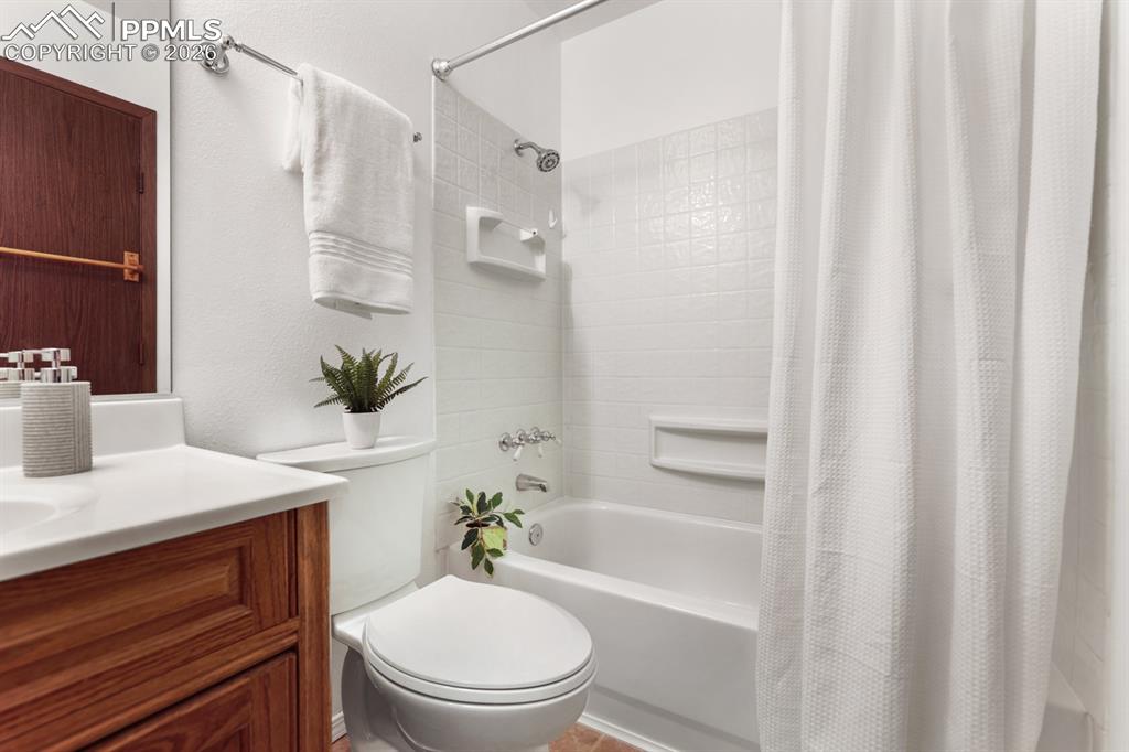 Upper Level Full Bathroom.