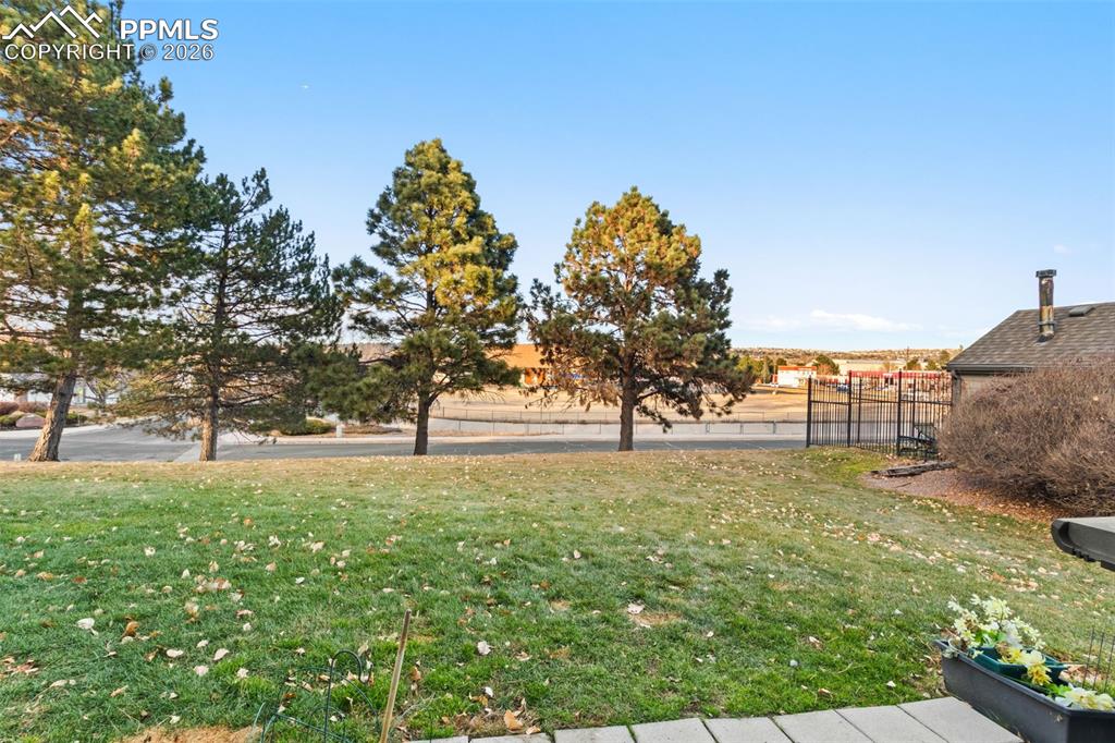 3643 Queen Anne Way photo 2