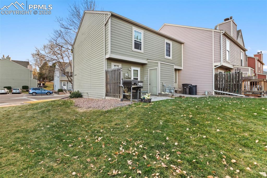 3643 Queen Anne Way photo 3