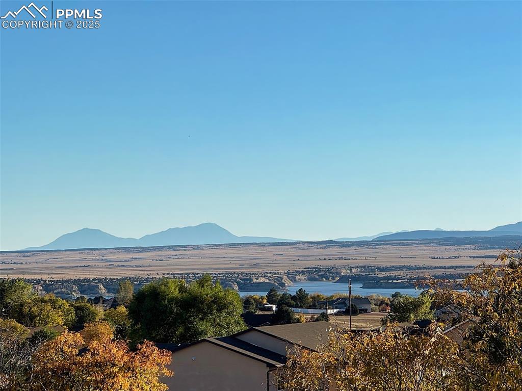 Breathtaking vantage of the surrounding mountains and lake—capturing the true Colorado lifestyle.