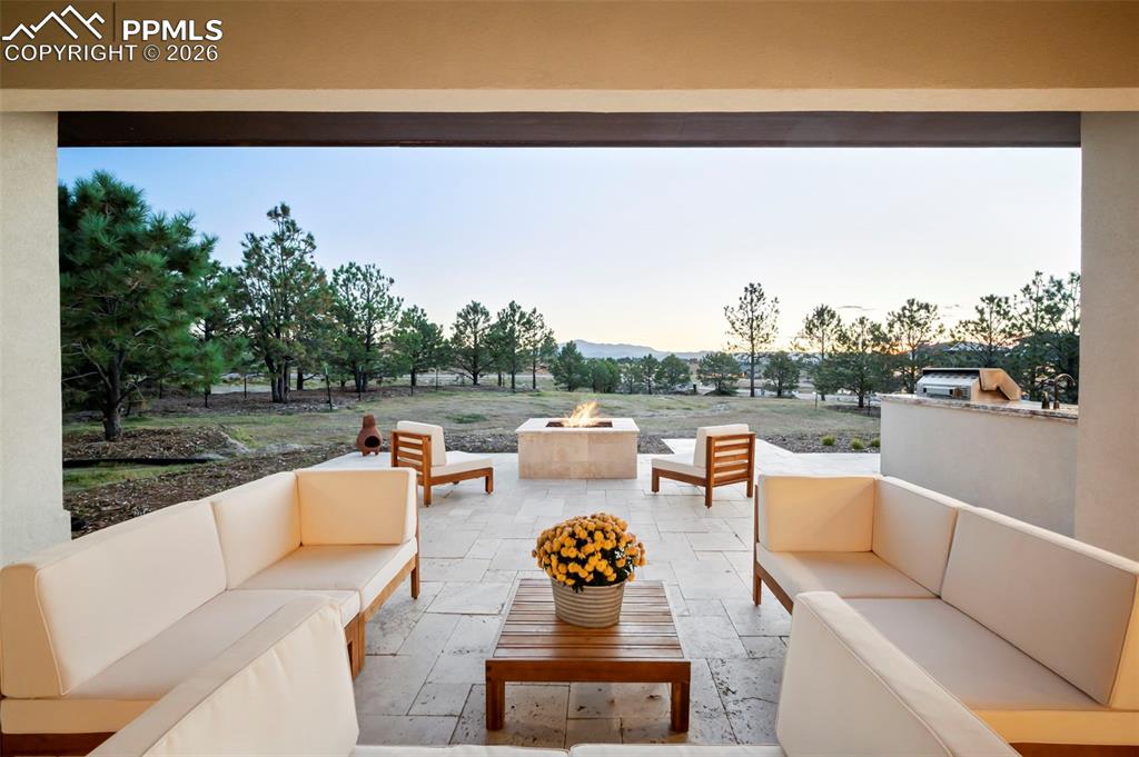 Main Level/westerly view of Pies Peak