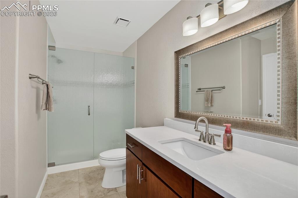 Main level guest bath