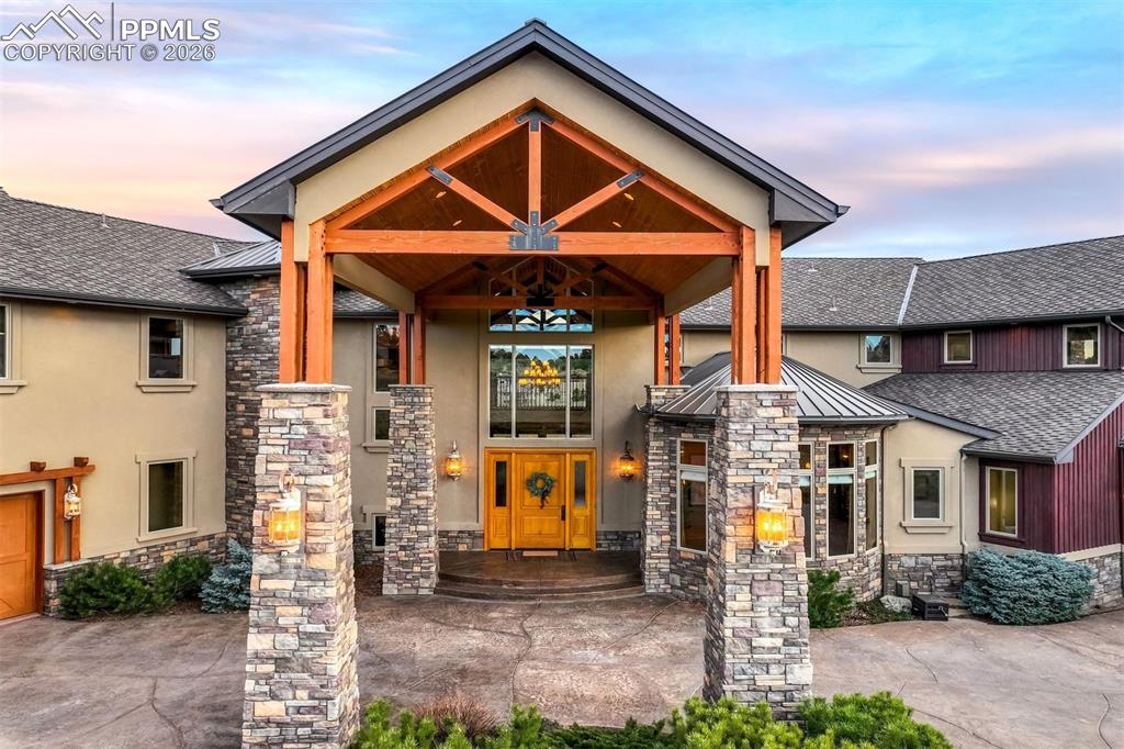 Like arriving at a grand lodge, the sweeping approach sets the stage for a warm Colorado welcome