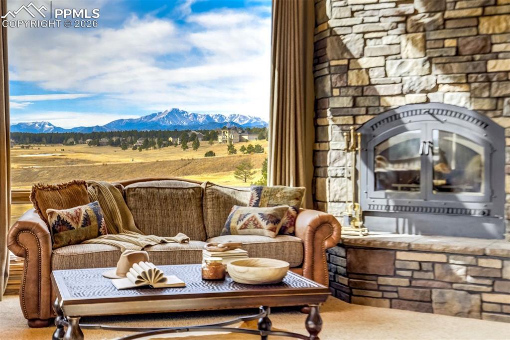 From sunrise to sunset, sweeping vistas stretch across the King’s Deer golf course to the rugged silhouette of Pikes Peak and the Front Range—Colorado beauty in every direction