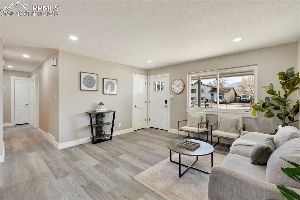 831 Sequoia Drive photo 3