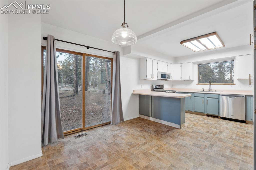 832 Spring Valley Drive photo 3