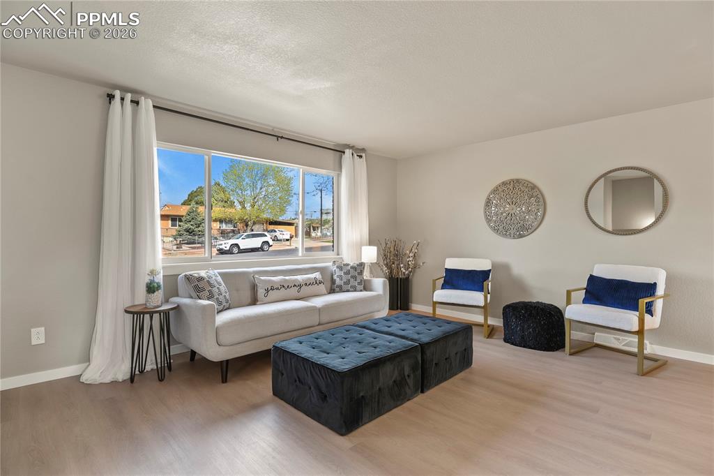 921 Holmes Drive photo 3