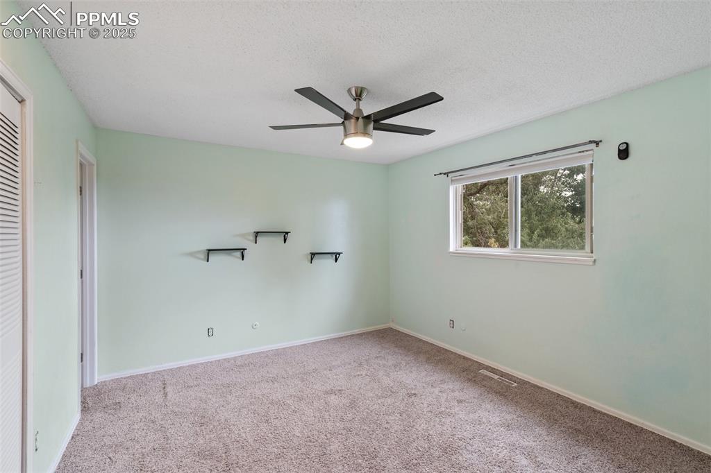 Primary bedroom featuring light carpet, a closet, a ceiling fan, a connected bathroom, and recessed lighting