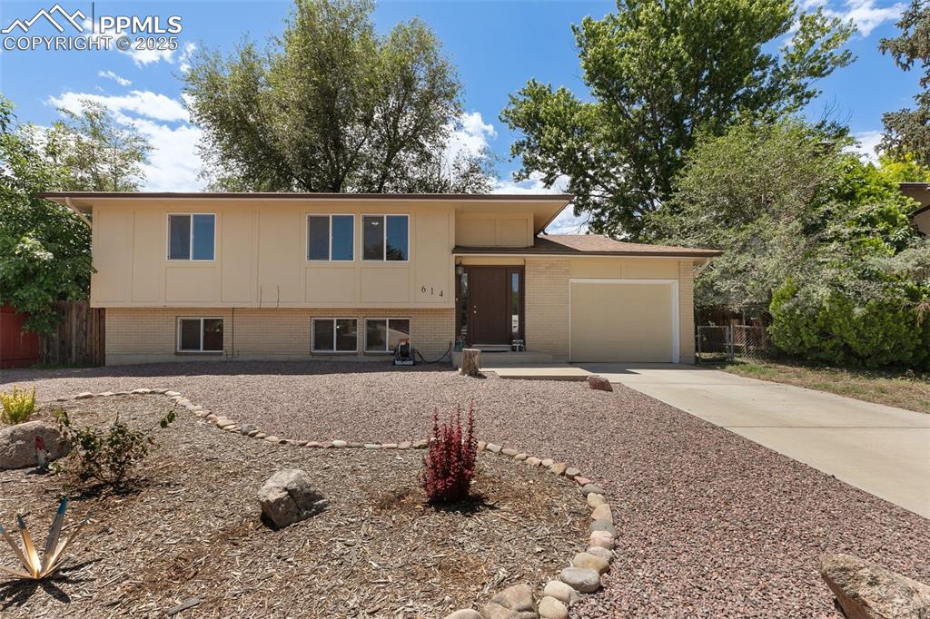 614 Bickley Street photo 2