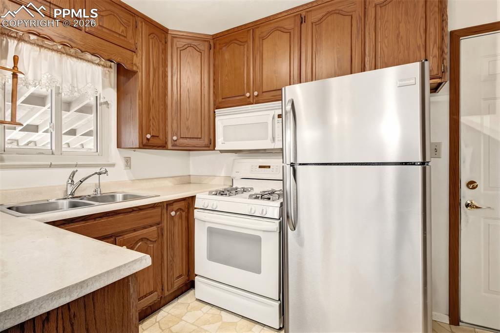 156 Judson Street photo 2