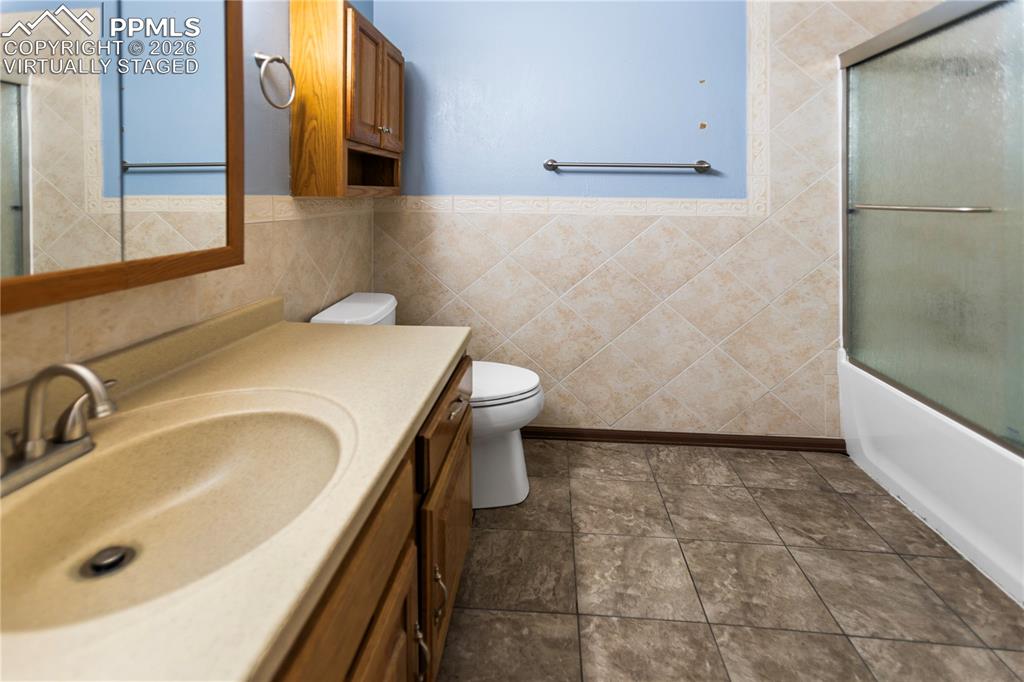 Main Bath - virtually staged 