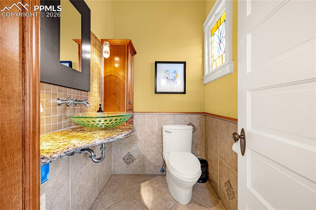 Powder bath on main level