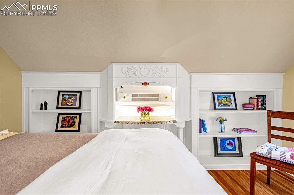 Charming built-in desk/vanity in 2nd bedroom