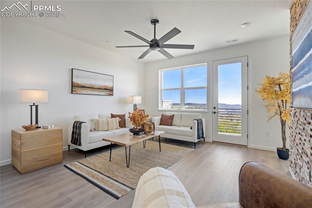 897 Beckton Heights photo 3