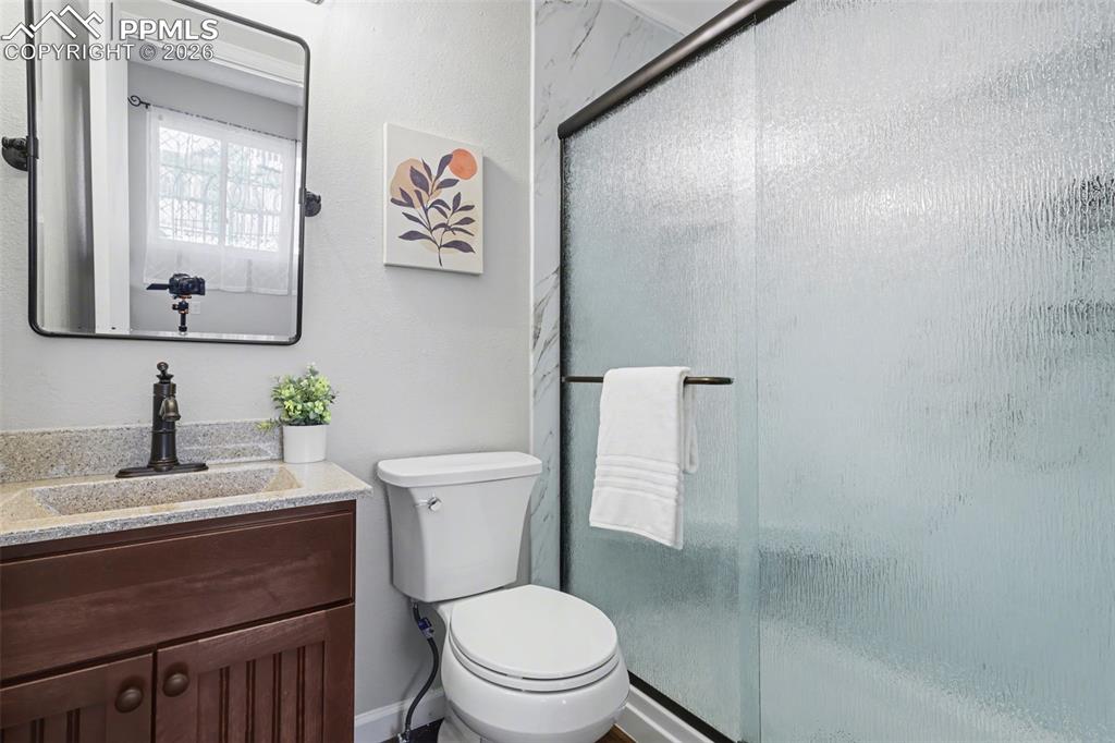 Primary en-suite bath