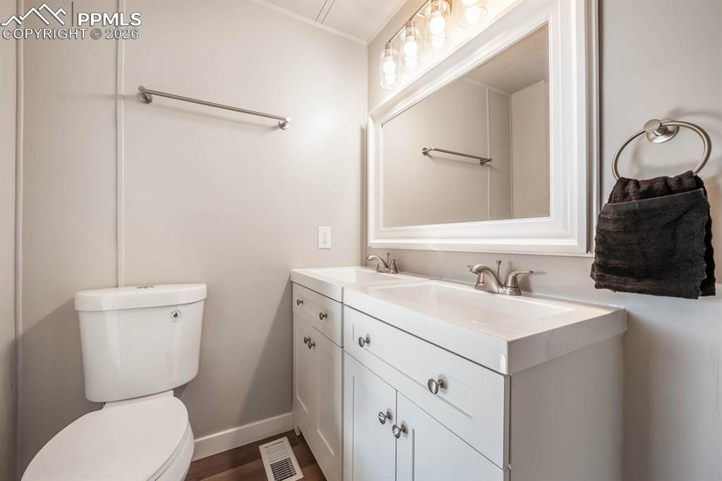 En suite 5 piece bathroom