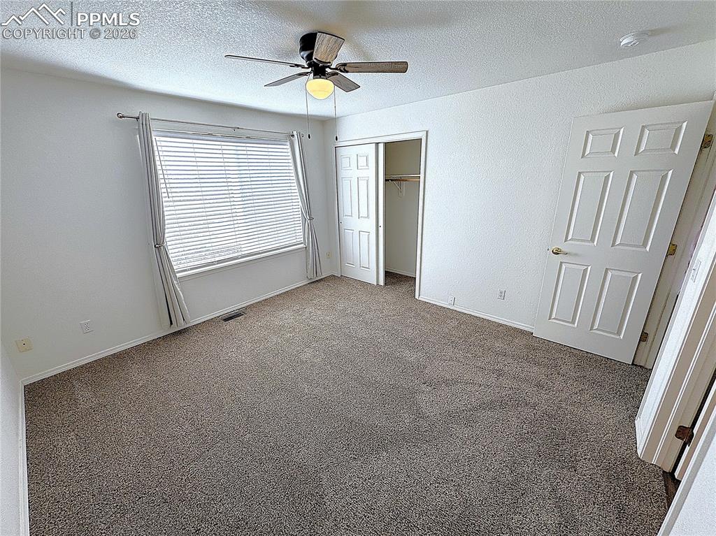 Large upper-level 2nd Bedroom