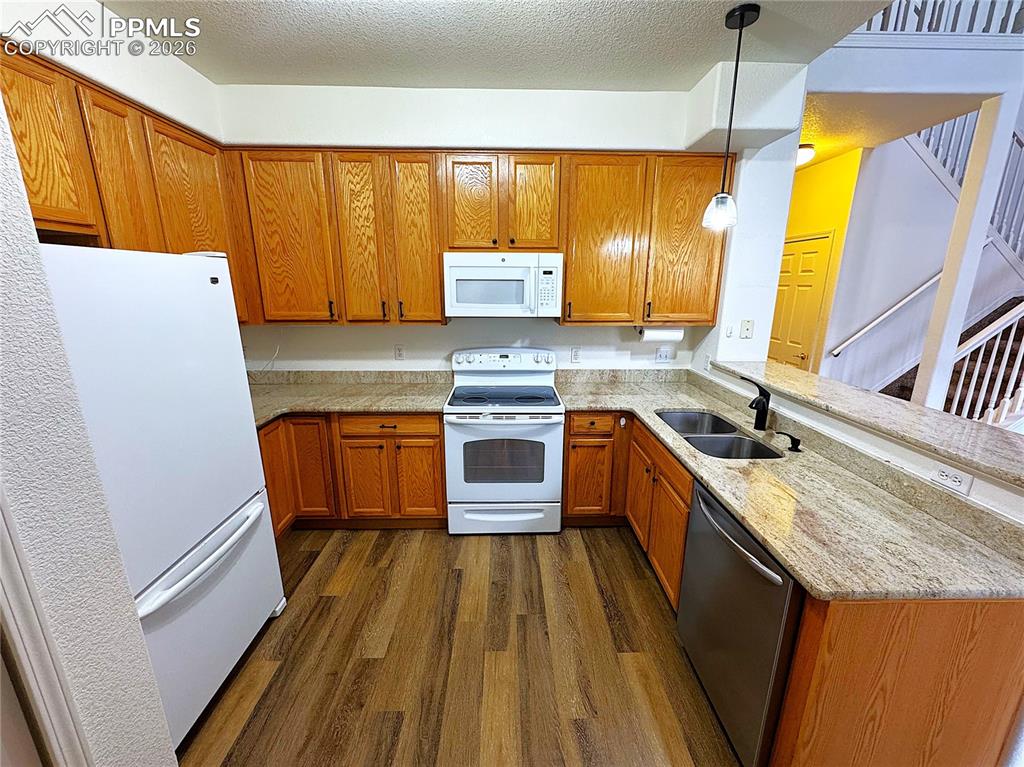 Granite Countertops and NEW LVL Flooring