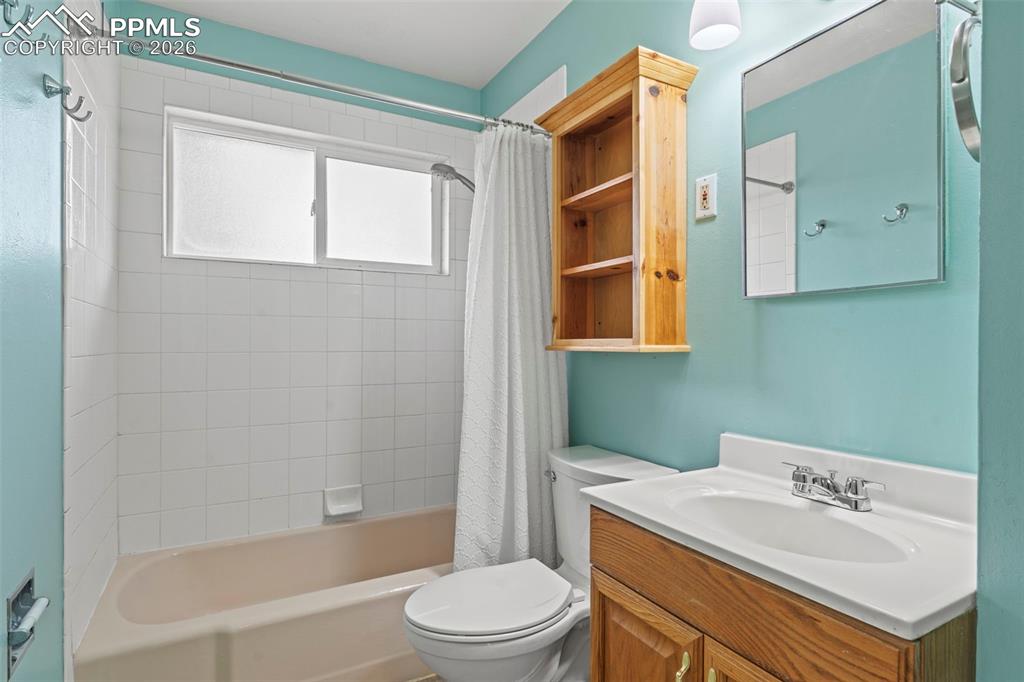 Bathroom with vanity and shower / bathtub combination with curtain