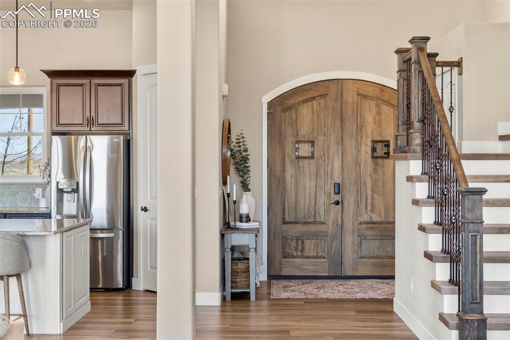 Entry with 8' Arched Double Doorway