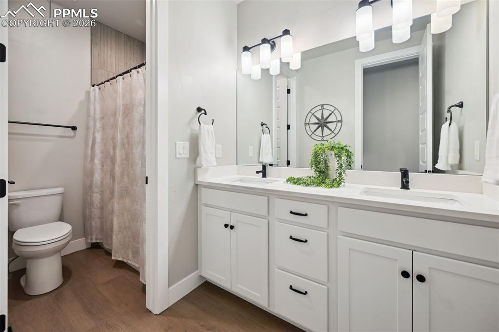 Main level secondary bathroom