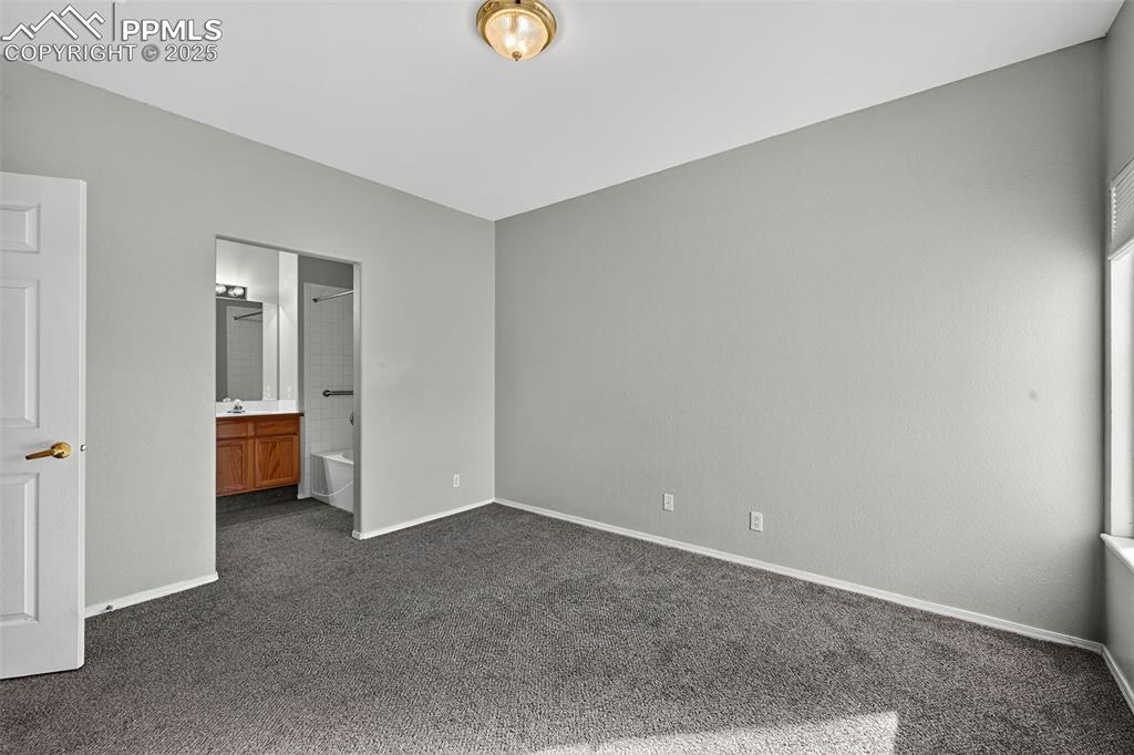Primary Bedroom with En-Suite Bathroom