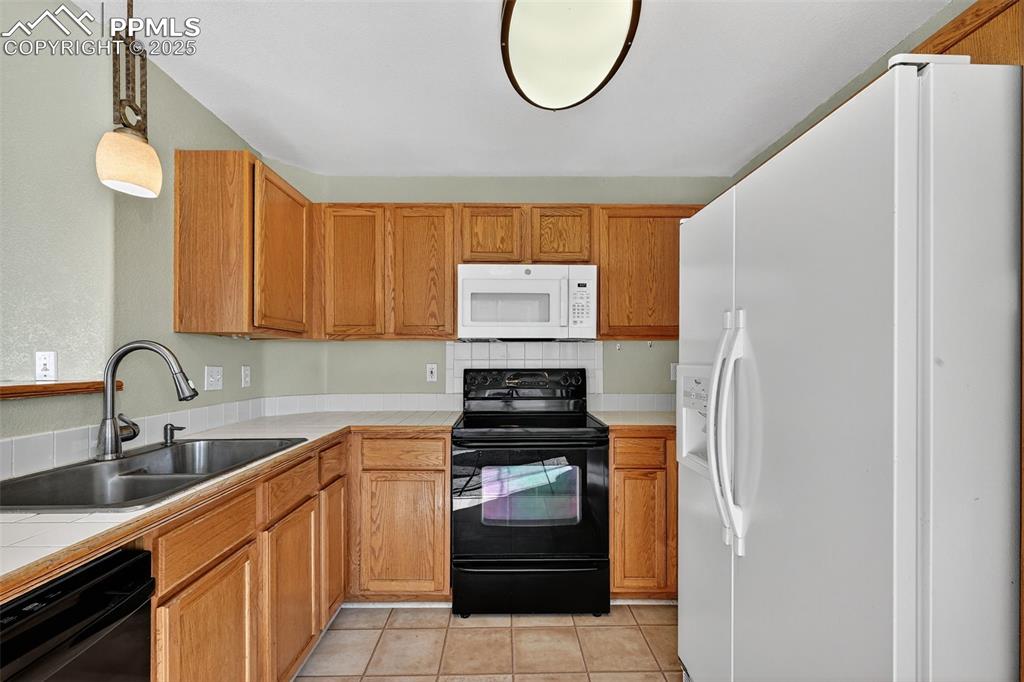 Plenty of Cabinet and Counter Space