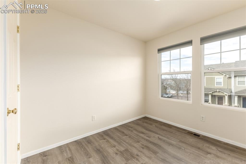 Third bedroom with plenty of naturaly lighting 