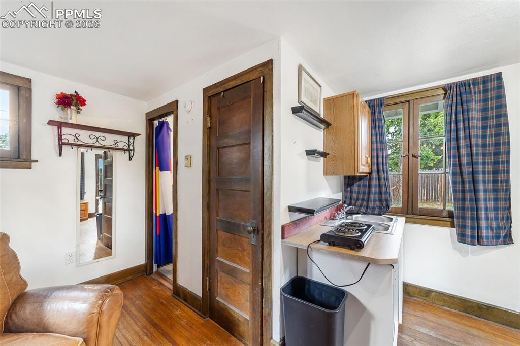 Adorable cottage complete with a kitchenette and a 3/4 bath