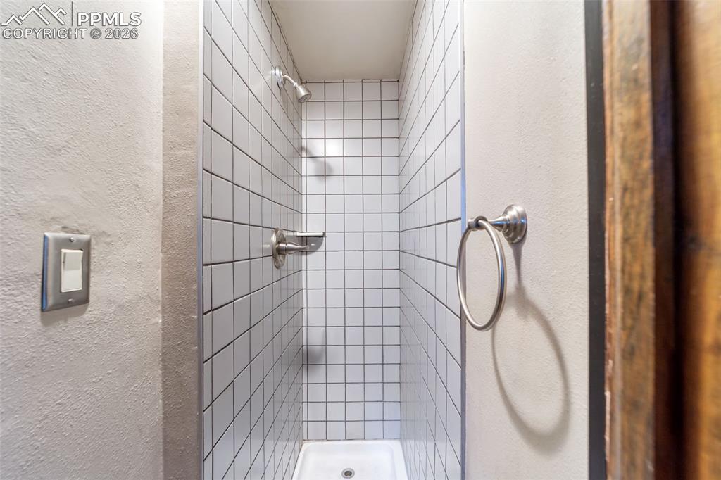 Adorable cottage complete with a kitchenette and a 3/4 bath