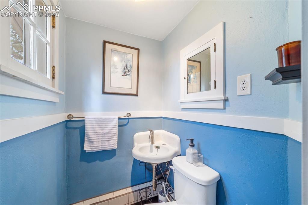 Adorable cottage complete with a kitchenette and a 3/4 bath